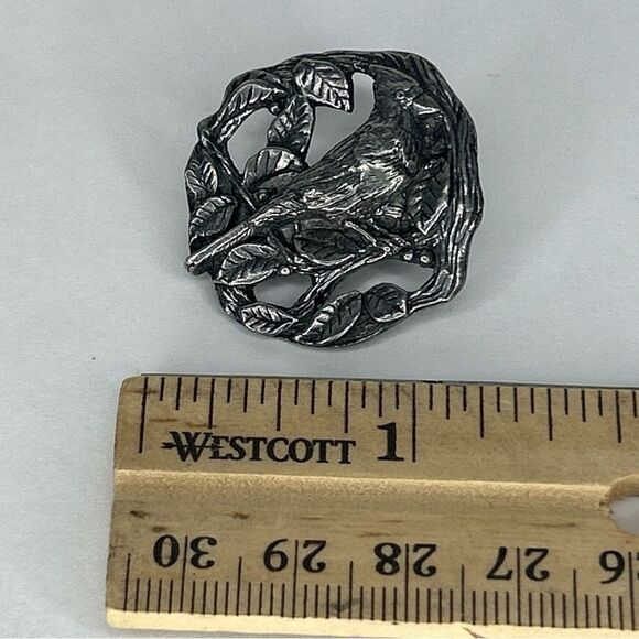 VINTAGE PEWTER BIRDS AND BLOOMS UNIQUE BIRD PIN 1999 EDITION - Picture 2 of 4